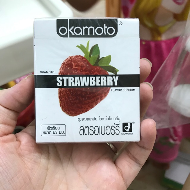 ถุงยางอนามัย okamoto  strawberry สตรอเบอรี่