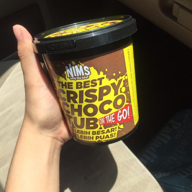 Crispy choco tub ช็อกโกแลตเข้มข้นนำเข้าจากมาเลเซีย
