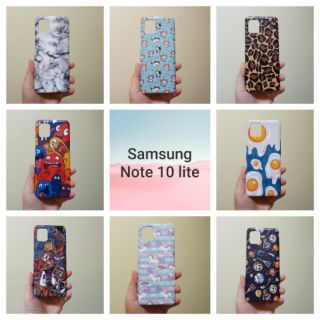 เคสแข็ง Samsung Note 10 lite มีหลายลาย เคสไม่คลุมรอบนะคะ เปิดบน เปิดล่าง (ตอนกดสั่งซื้อ จะมีลายให้เลือกก่อนชำระเงินค่ะ)