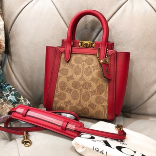 (ผ่อน0%) กระเป๋า สะพายข้าง ลายซี สีแดง Coach 84228 Troupe Tote 16 In Signature Canvas สี Brass/Tan Red Apple งานshop