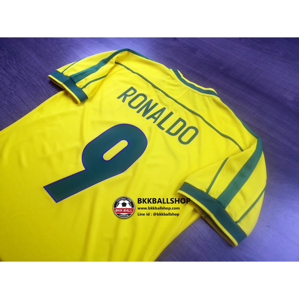 [Retro] - เสื้อฟุตบอล ย้อนยุค Brazil Home บราซิล เหย้า ชุดบอลโลกปี 1998 พร้อมเบอร์ชื่อ 9 RONALDO