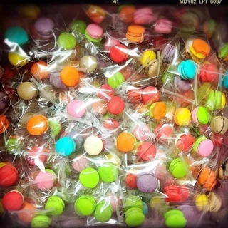 มินิมาการอง [กลม] ล้วน "คละรสชาติ" (แบบแพ็คแยกชิ้น) *ชุด 100 ชิ้น*
