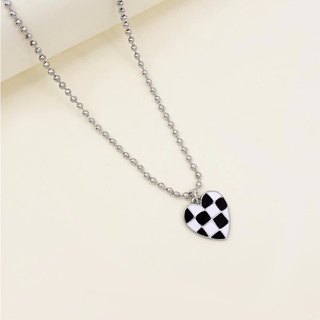 สร้อยคอจี้หัวใจขาวดำ Black and White Checker Print Heart Charm Necklace