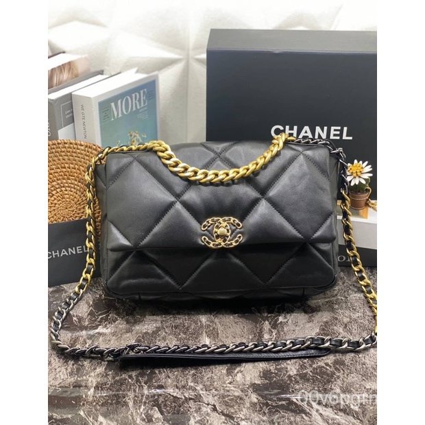 Chanel 19 สีดำ  Size 30 cm