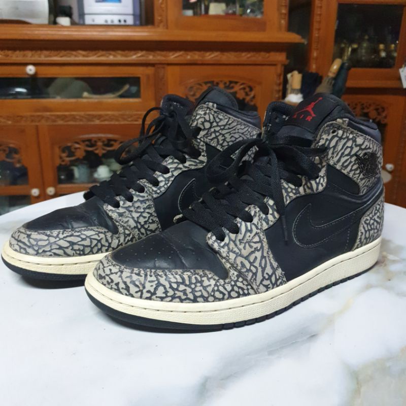 รองเท้ามือสองJordan 1 Retro High Black Elephant ไซส์42.5/27cm (แท้)