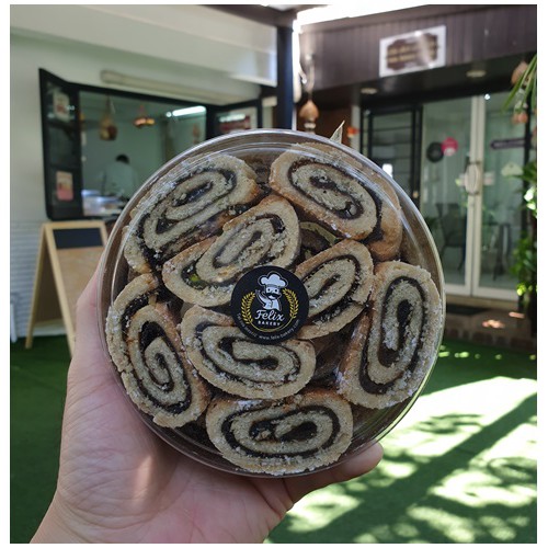 Date palm Spiral Shortbread Cookies BOX 14 pieces  ( คุกกี้เกลียว รส อินทผลัม แบบใส่กล่องใหญ่) by Fe