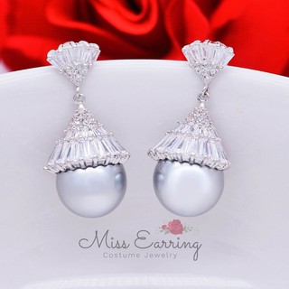 Miss Earring ต่างหูเพชรสวิสบาเก็ต Baguette cut เพชรเหลี่ยม ประดับไข่มุกสีเทา สวยหรูดูแพง พร้อมส่ง