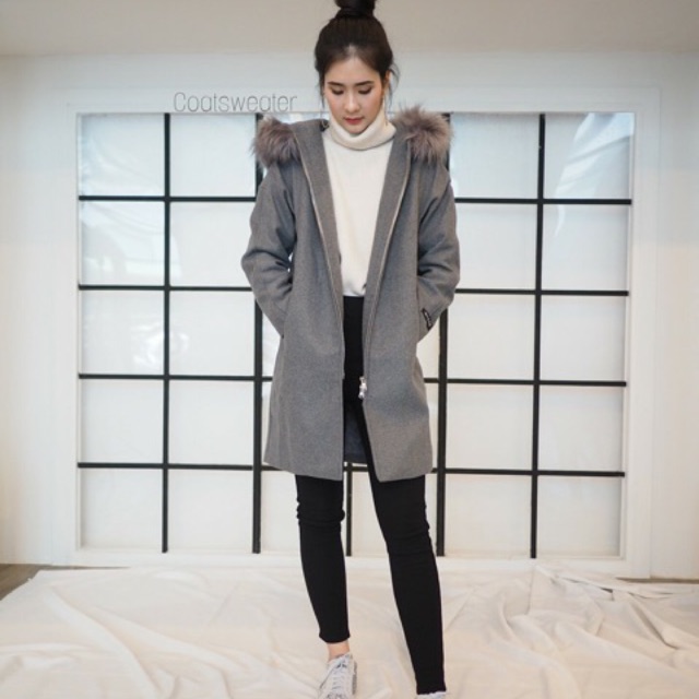 Gray long coat with collarfur (มือสอง)
