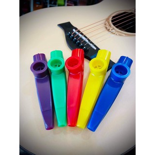 สินค้าใหม่ Kazoo เป่าง่ายพลาสติกสีสวย งานเนียน เพิ่มสีสันในการเล่น