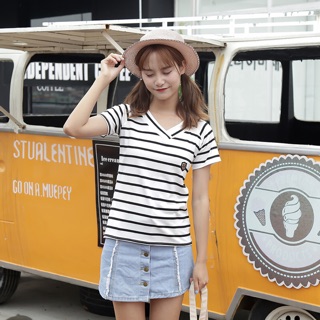 เสื้อแฟชั่น คอวี แขนสั้น ลายขวาง สีขาว รหัสสินค้า ST2589