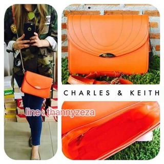 Charles&amp;Keith กระเป๋าสะพายข้างหน้าเรียบ