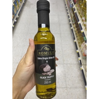 น้ำมันมะกอกธรรมชาติ ผสม เห็ดทรัฟเฟิลดำ ตรา โรมูโล 250 Ml. Extra Virgin Oil &amp; Black Truffle Condiment ( Romulo Brand )