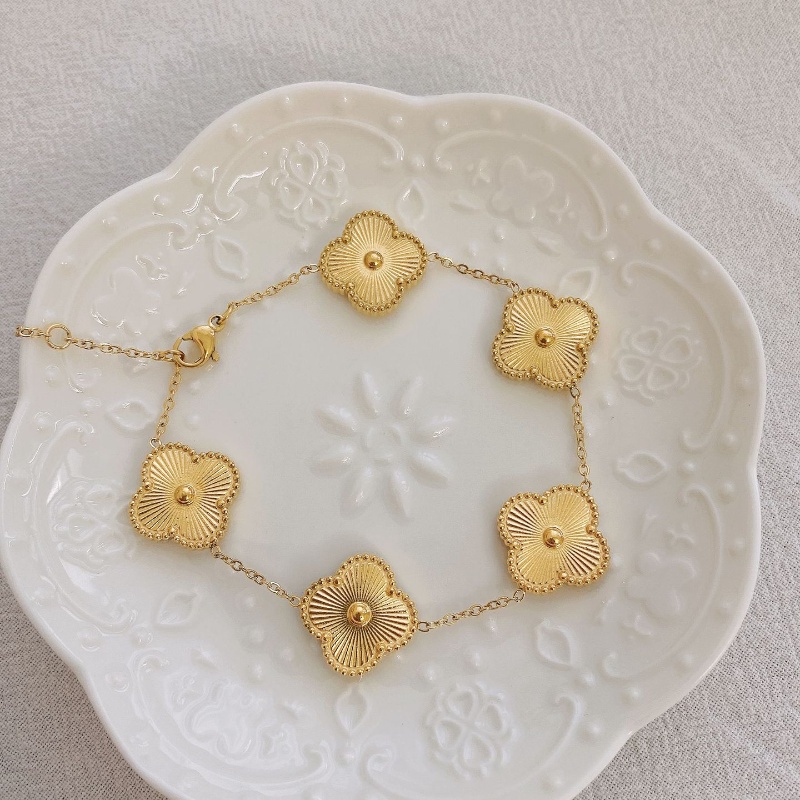 ประณีต High-End Lucky Four-Leaf Clover สร้อยคอจี้เหล็กไทเทเนียมห้าดอกไม้ Clover สแตนเลสชุบ 18K Gold สี Retention สร้อยข้อมือ