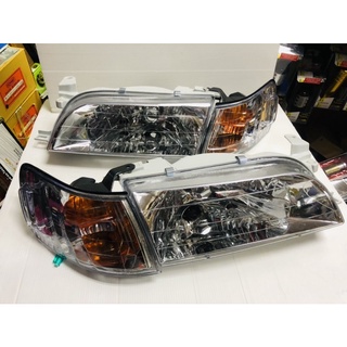 ไฟหน้าเพชร ไฟหน้าแต่ง TOYOTA COROLLA AE100 AE101 AE102 สามห่วง โคมขาว พร้อมมุมขาว(4ชิ้น)