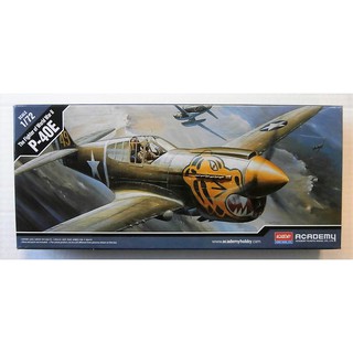 โมเดลเครื่องบินประกอบ Academy Model 1/72 AC12468 (1671) P-40E WARHAWK