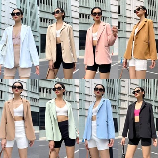 wynn blazer ทรงไม่ใหญ่มาก ใส่กำลังสวยรุ่นนี้คือคลาสสิคมากจะใส่ทำงานก็เลิศ จะใส่เที่ยวก็ปัง เนื้อผ้าสูทดีมาก