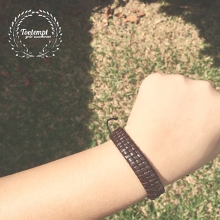 Mini Leather Bracelet  สร้อยข้อมือหนังขนาดเล็ก ลายเหลี่ยมเล็ก