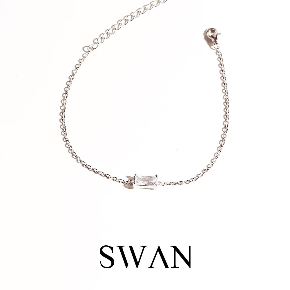[ส่งด่วนฟรี]SWAN - Baguette Stone Bracelet สร้อยข้อมือเงินแท้ เส้นบาง มีจี้ ฝังเพชรคิวบิกเซอร์โคเนีย