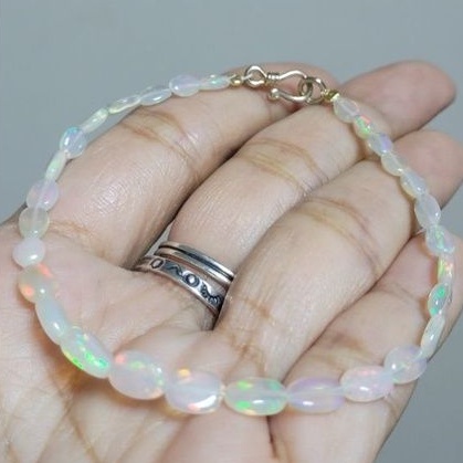 สร้อยข้อมือโอปอลแท้ ไฟสวย อะไหล่เงินแท้ (Natural Rainbow Opal Beads Bracelet)
