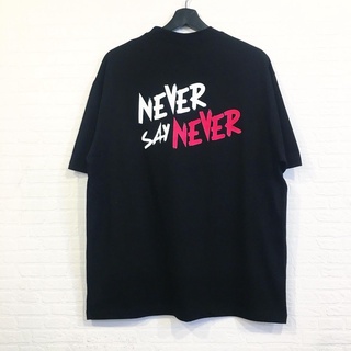 AVANDA_OFFICIAL - เสื้อยืดคอกลม ทรงโอเวอร์ไซส์ สกรีนลาย NEVER say NEVER สีดำ