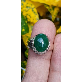 แหวนหยก 翡翠戒指 (Jadeite ring) 2.30 กะรัต (Cts.) ดิบ ไม่ผ่านการปรับปรุง (Type A) พม่า (Myanmar)