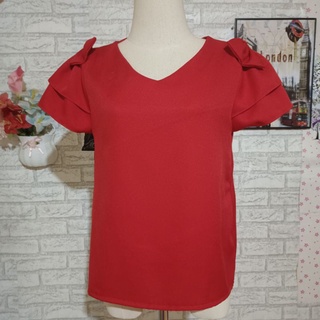 เสื้อแฟชั่นสีแดงคอวีแขนแต่งโบว์ไซด์M