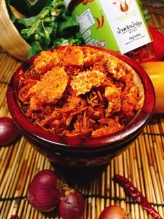 น้ำพริกน้ำย้อยหมูกรอบ ขนาด 120 กรัม by หมูหวาน น้ำพริกน้ำย้อย