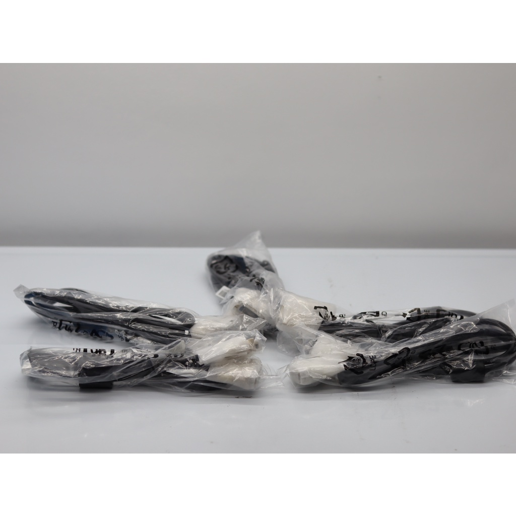 สาย DVI ยาว 1.8 เมตร  (DVI TO DVI) สายแท้ใหม่ที่มากับจอแบรนด์เนม  ให้ภาพที่คมชัด ไม่เบลอ  ไม่ลาย