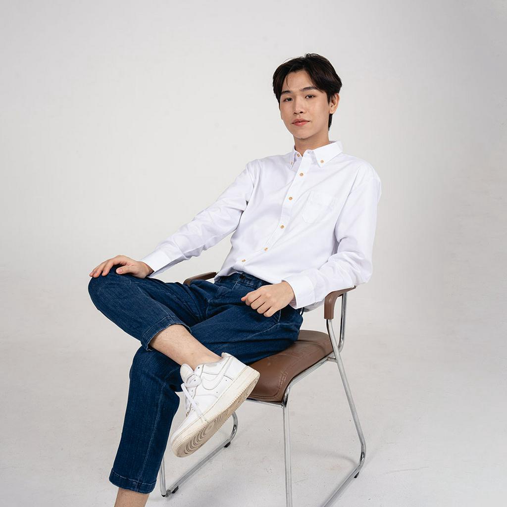 (NO XL) ISSARA Basic เสื้อเชิ้ตชาย ปกกระดุม ทรงตรง สีขาว