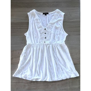 Ambiance blouse เสื้อคอวี ไม่มีแขน เนื้อผ้ายืดนิ่ม เด้งๆ แต่งลูกไม้