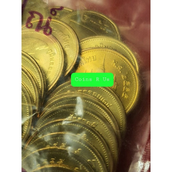 เหรียญ 2 บาท สีทอง ปี 2555 UNC ยกถุง 100 เหรียญ ถุงปิดจากกรม  ถุงซีลเขยื้อน พบเจอน้อย เหรียญสวยมาก