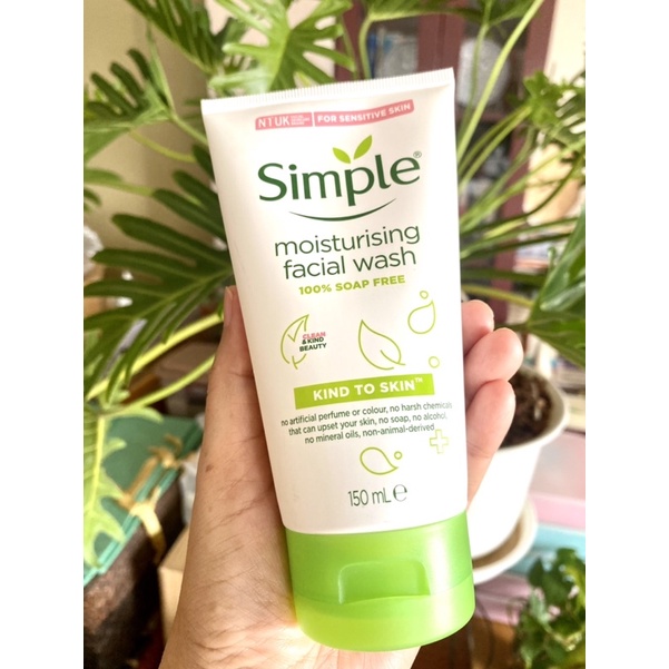 ล็อตใหม่ Simple Moisturing Facial Wash 150 ml โฟมล้างหน้าผสมมอยส์เจอร์ไรเซอร์ สำหรับผิวแห้ง