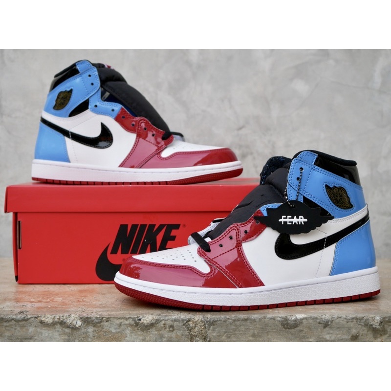 NIKE AIR JORDAN 1 HIGH OG FEARLESS " UNC to CHICAGO "