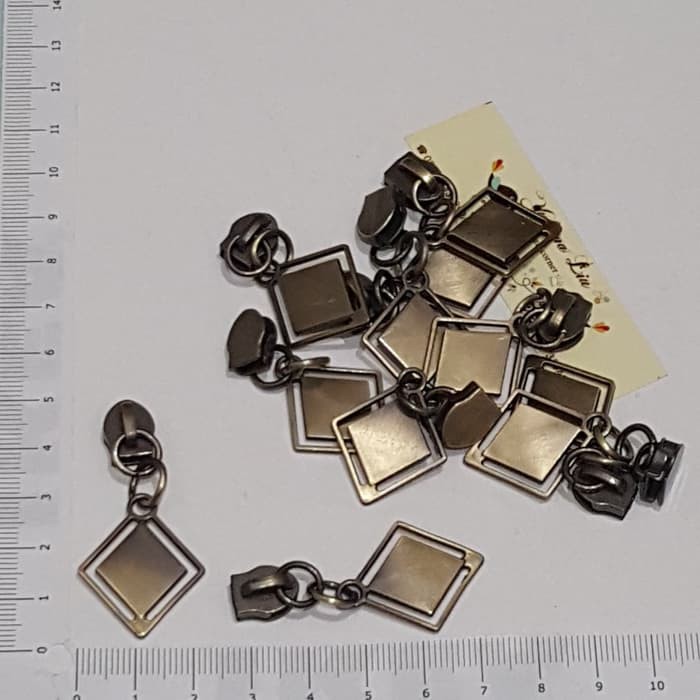 หัวซิปซิปในสหราชอาณาจักร 5 KP2