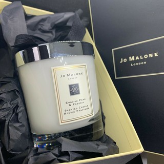 เทียนหอม  Jo Malone London English Pear &amp; Freesia  •  Home Candle  •  200g . พร้อมกล่องและถุง  เทียนหอมกลิ่นนี้จะเปลี่ยน