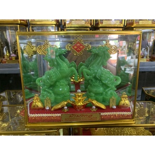 ม้ายกขา 2 ตัว ใส่กรอบ พร้อมมอบเป็นของขวัญ