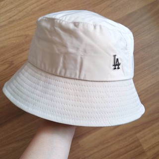 MLB Nylon Bucket Hat หมวกปีกสีครีม