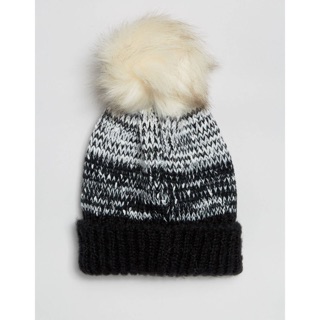 หมวกไหมพรม ASOS Mixed Knit Slub Beanie with Faux Fur Pom