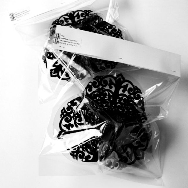 VASE เวซแจกันหลอดแก้ว สำหรับหนึ่งดอกไม้ (1 ใน 20 ผลงาน Object List สำหรับถวายแด่มงกุฎราชกุมารี แห่งเ