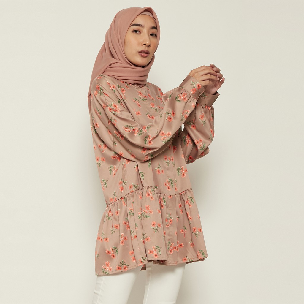 LLANEZA Ayana ดอกไม้เสื้อ