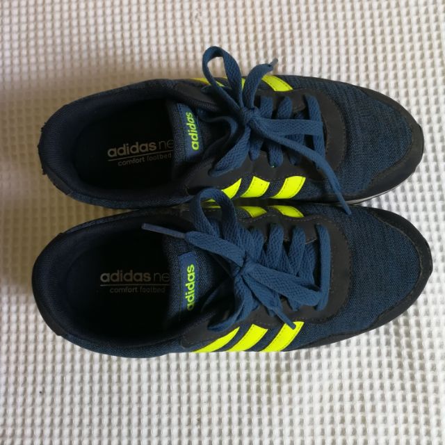 รองเท้า adidas รุ่น neo