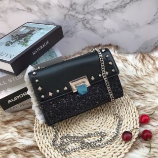 CHARLES &amp; KEITH STUD DETAIL CLUTCH กระเป๋าหนัง pu ขนาดเล็กพอดีตัว  ปักด้วยหมุดเงิน ตัวกระเป๋าประดับกริตเตอร์