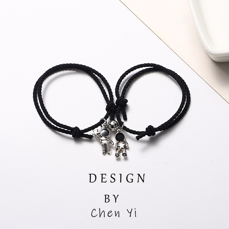 สร้อยข้อมือลายนักบินอวกาศน่ารัก 2 ชิ้น / ชุด