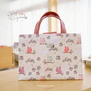 KEPT Cozy Urban กระเป๋าถือผ้าเคลือบกันน้ำรุ่นcozy urban (6ช่อง) ลายPink Squirrel สายสีชมพูอ่อน