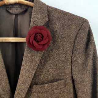 พินดอกไม้ติดสูท สีแดงเข้ม แบบไม่มีก้าน Red Felt lapel pin/brooch/flowerpin