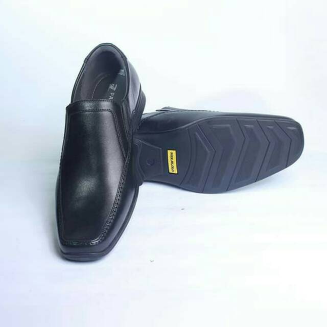 รองเท้าโลฟเฟอร์หนัง สีดํา ของแท้ 7018