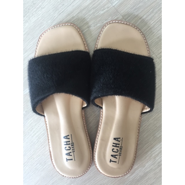 Fluffy sandal by tacha brand