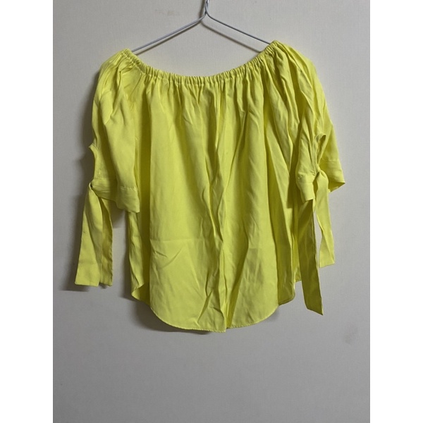 เสื้อ สีเหลืองเลม่อน จากร้าน tshopppp