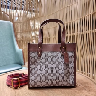 กระเป๋าสะพาย COACH C3865 FIELD TOTE 22 IN SIGNATURE JACQUARD