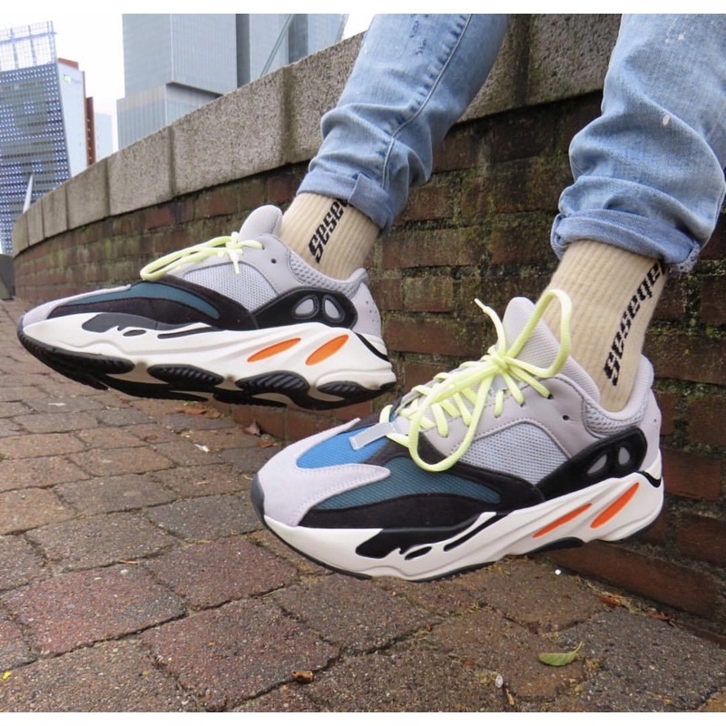 Yeezy boost 700 OG wave runner